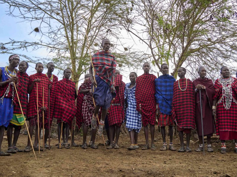 masai-men-with-high-jump_